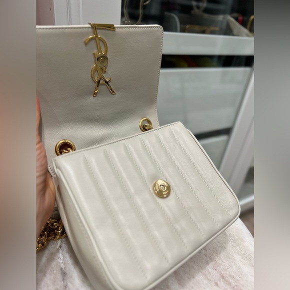 Saint Laurent Vicky Monogram YSL
Small Bag Size: 6.9" w × 5.9" h x 2.8" d I - Picture 11 of 12